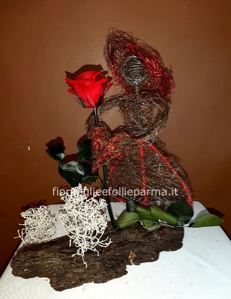 Romantica con rosa stabilizzata